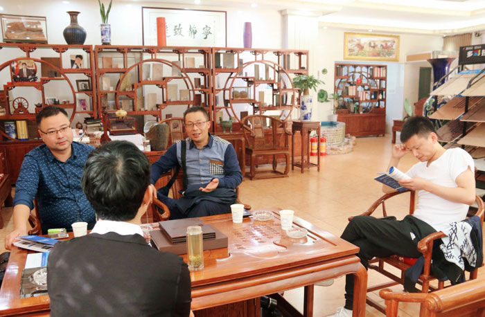 熱烈歡迎西安辦廠客戶孫總、張總、楊總來(lái)鑫浪進(jìn)行技術(shù)交流